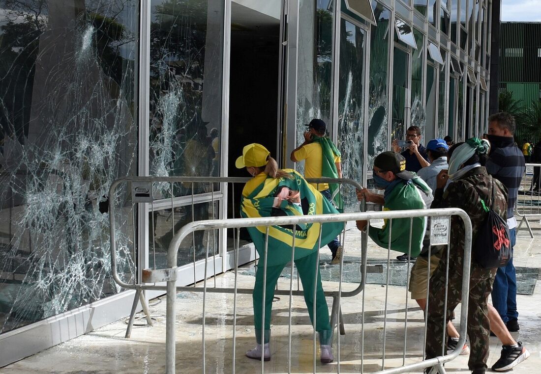 Moraes manda soltar mais 72 presos pelos atos do dia 08 de janeiro