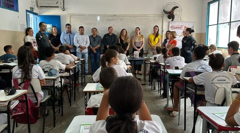 Vereadores participam de aula inaugural que marca retomada do PROERD nas escolas municipais