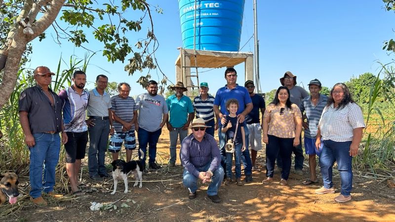 Instalação de poço com caixa d’água beneficia famílias na zona rural