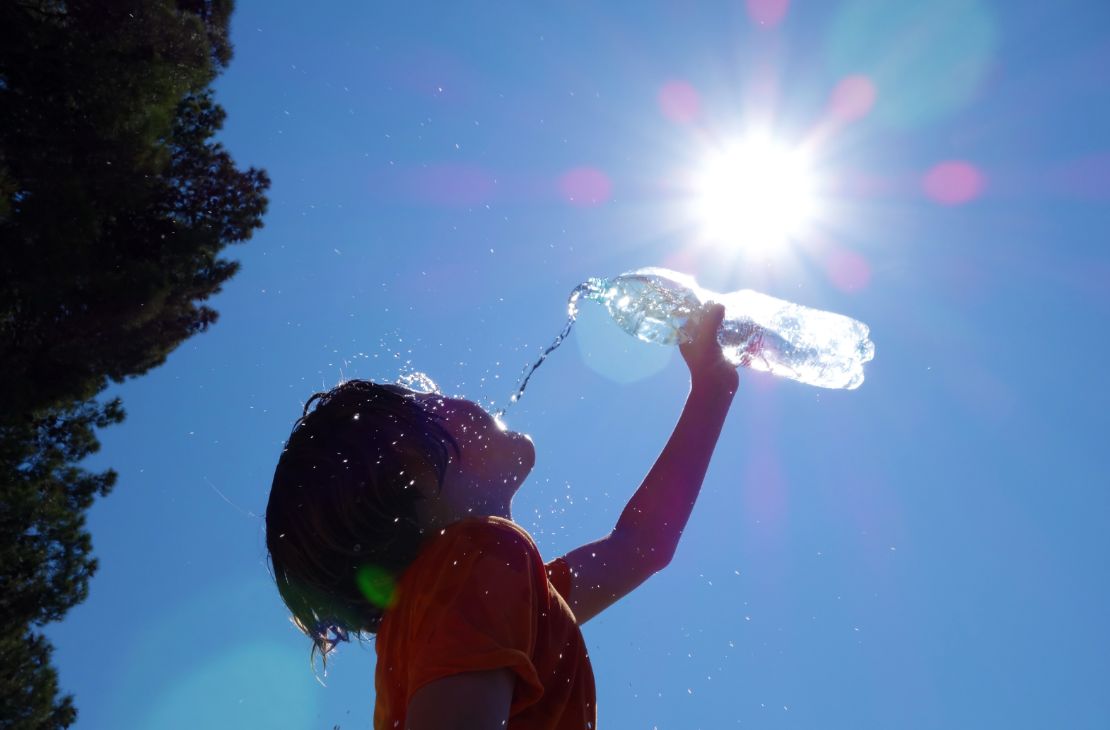 Alerta de perigo: Inmet emite comunicado sobre onda de calor sufocante no Brasil; veja regiões afetadas