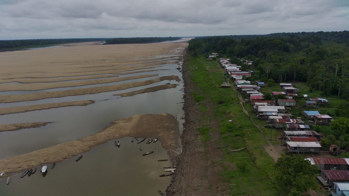Amazonas enfrenta seca histórica e projeta 500 mil sem acesso a água e comida