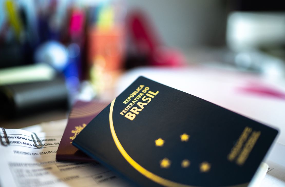 Novo passaporte brasileiro começa a ser emitido pela PF; veja o que mudou