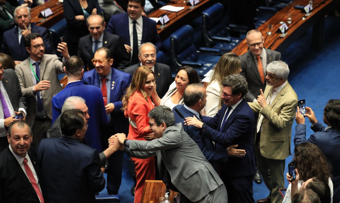 Senado aprova reforma tributária; texto volta à Câmara