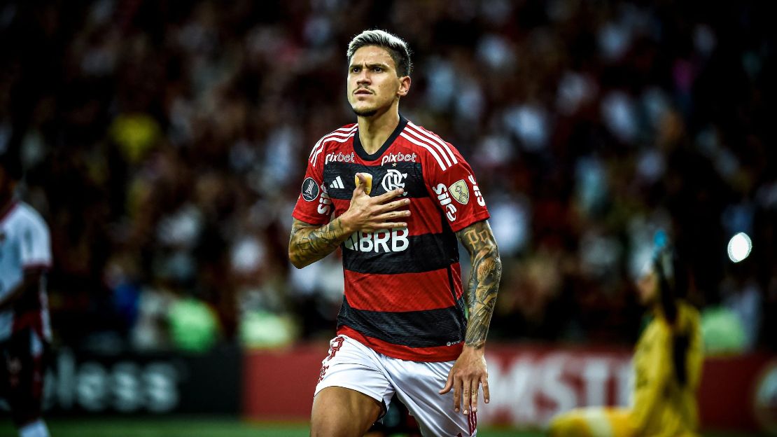 Flamengo vence Palmeiras por 3 x 0 e esquenta briga pelo título