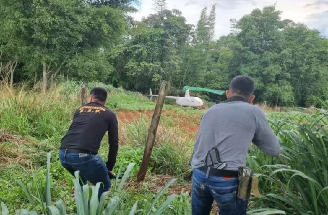 Polícia do Paraguai recupera helicóptero brasileiro roubado na fronteira