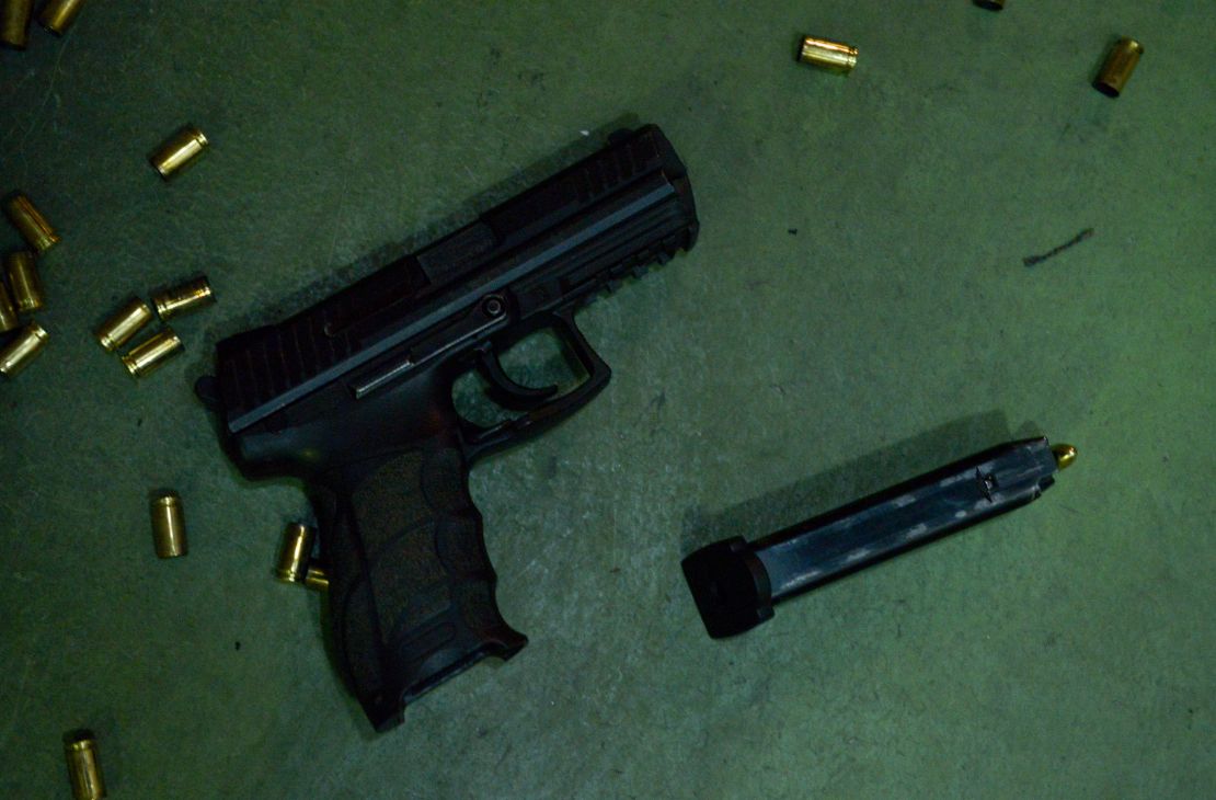 Polícia resgata vítimas de sequestro e criminoso morre em confronto