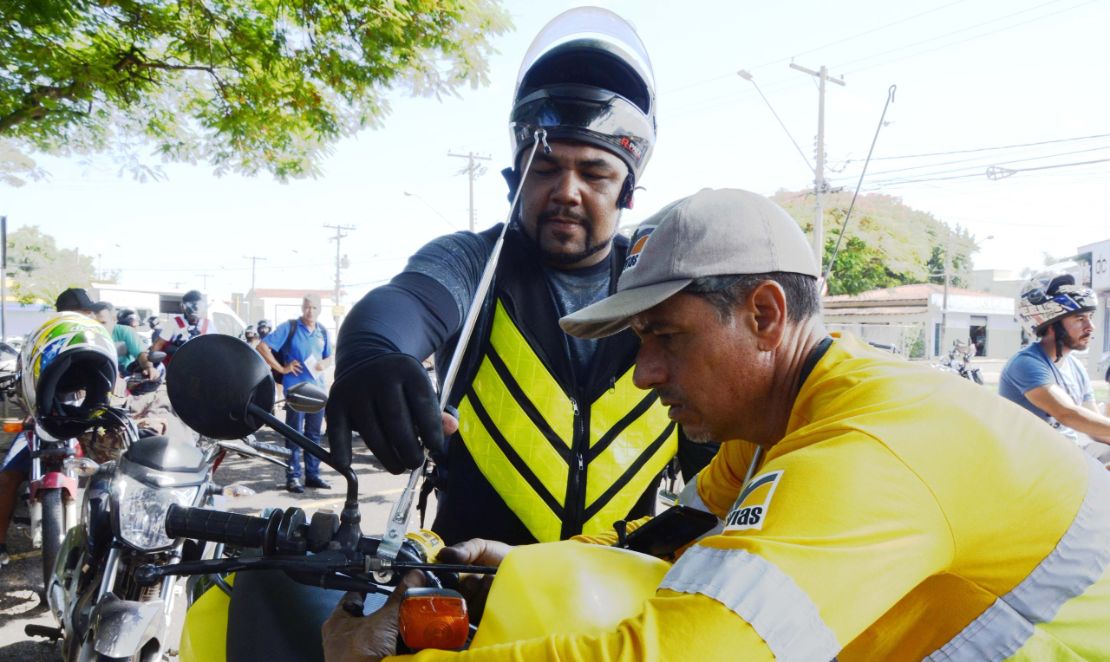 Antena corta pipa é recomendada pelo Detran para prevenir acidentes com motociclistas
