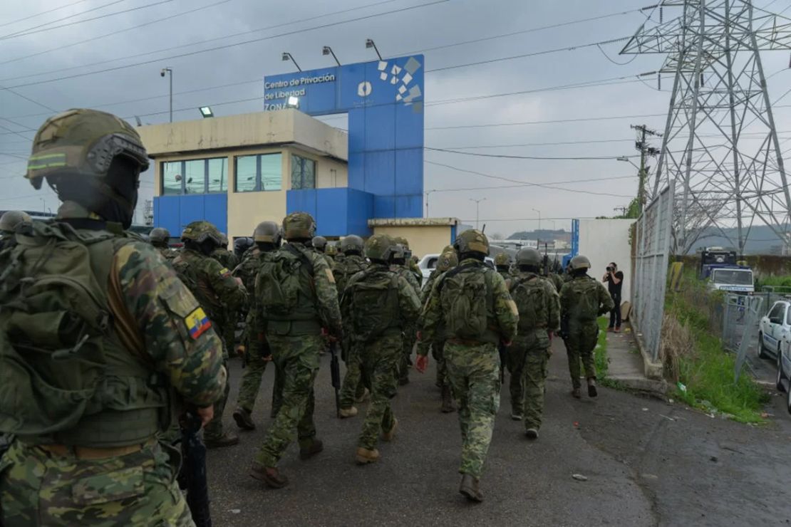 Presidente do Equador declara 'conflito armado interno' e põe Exército contra facções criminosas após onda de violência; país tem toque de recolher