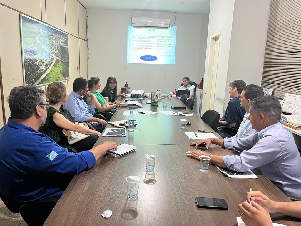 Edilson Magro reúne sua equipe para tratar dos reajustes salariais dos servidores municipais de Coxim