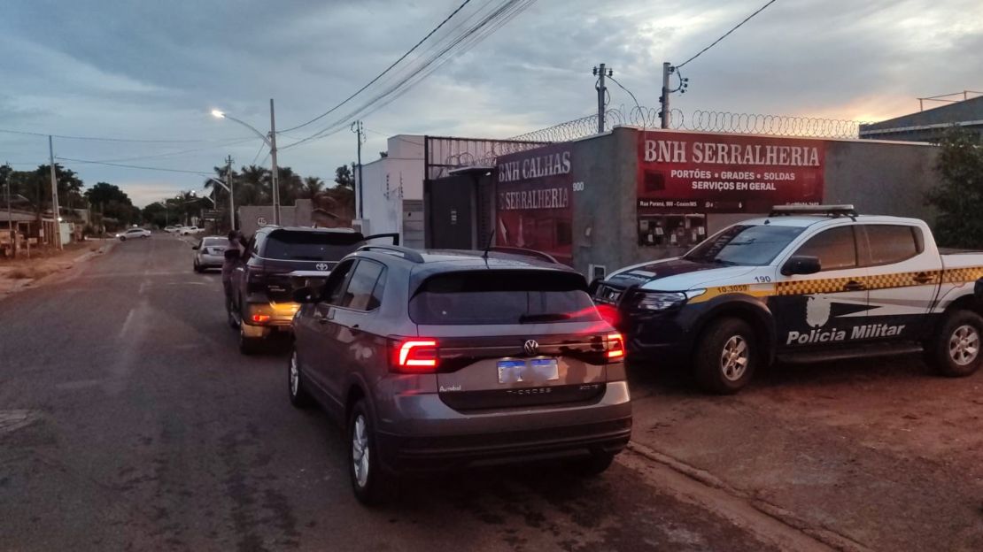 Polícia Militar apreende veículos irregulares durante operação blitz em Coxim