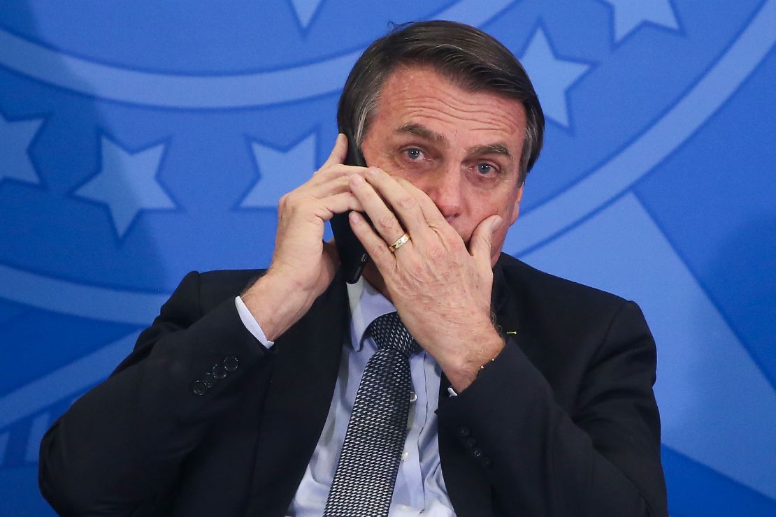 Bolsonaro diz à PF que ficará em silêncio em depoimento