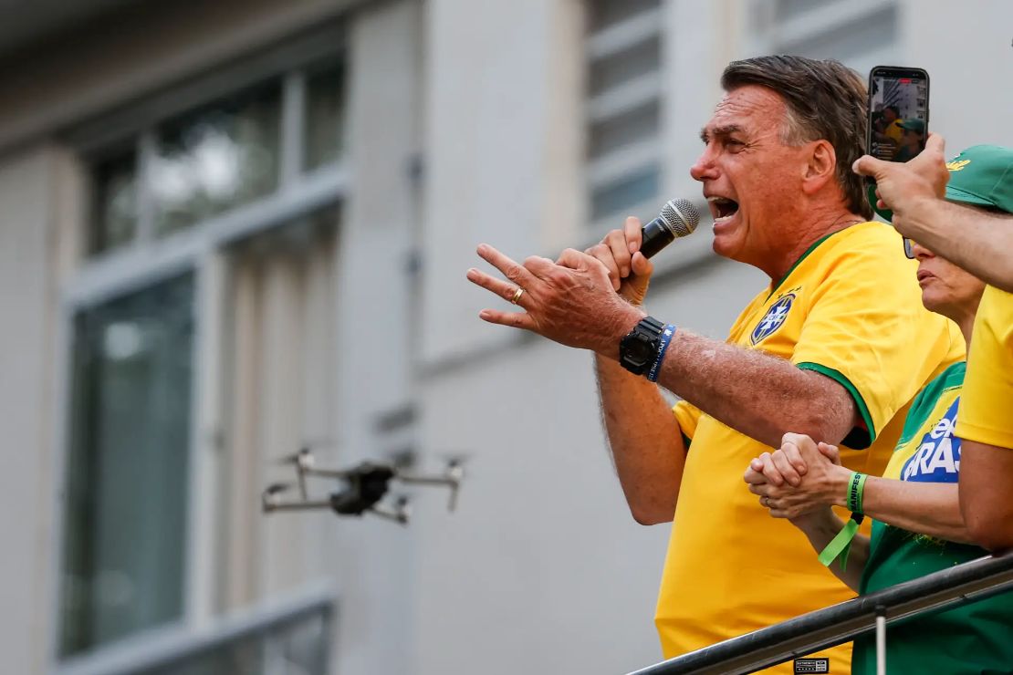 Governo vê tentativa de “guerra santa” em ato de Bolsonaro e prepara reação