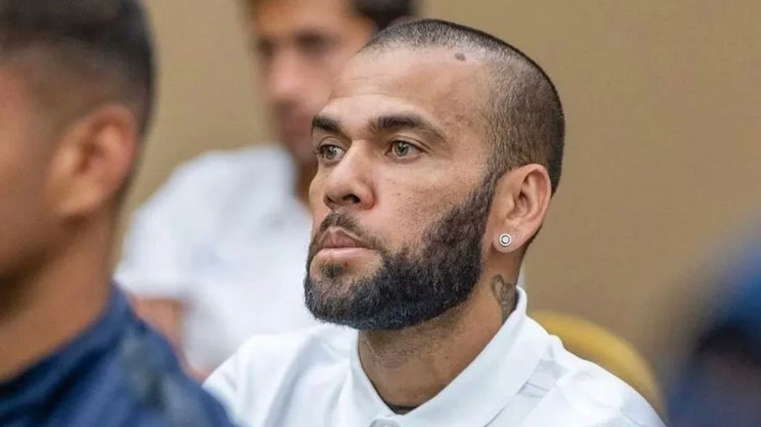 Daniel Alves paga fiança de 1 milhão de euros e deve deixar prisão