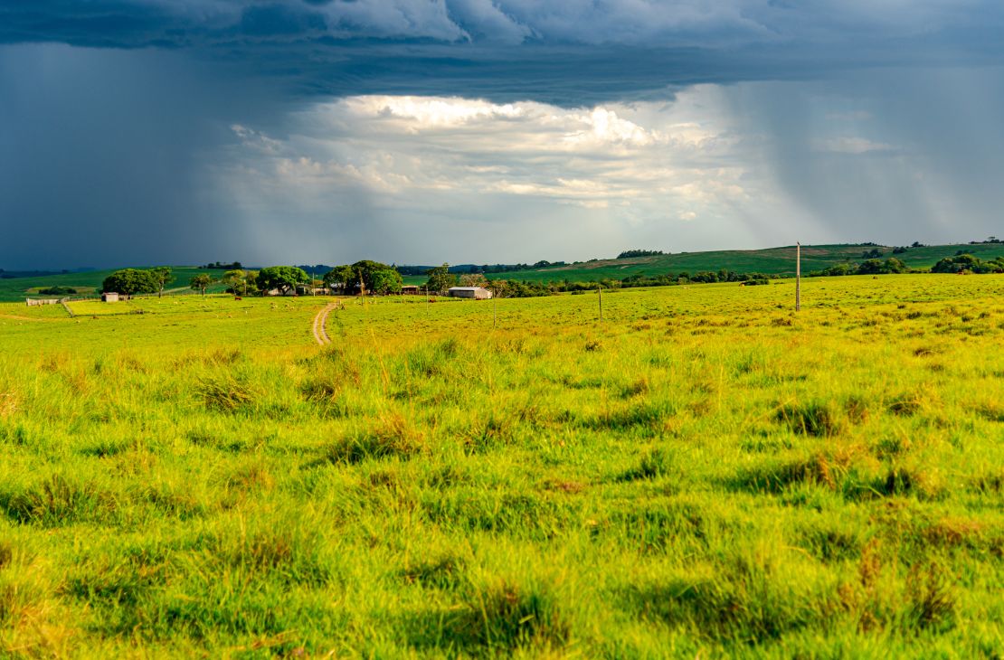 Com chegada de frente fria nesta quinta-feira, pancadas de chuvas são esperadas em regiões de MS