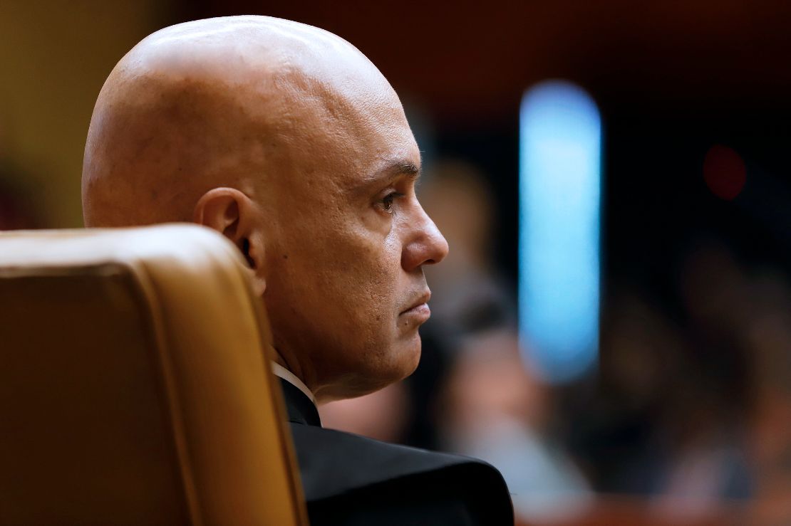 Moraes deixa comando do TSE depois de eleição polarizada, ameaça de golpe e cerco a fake news