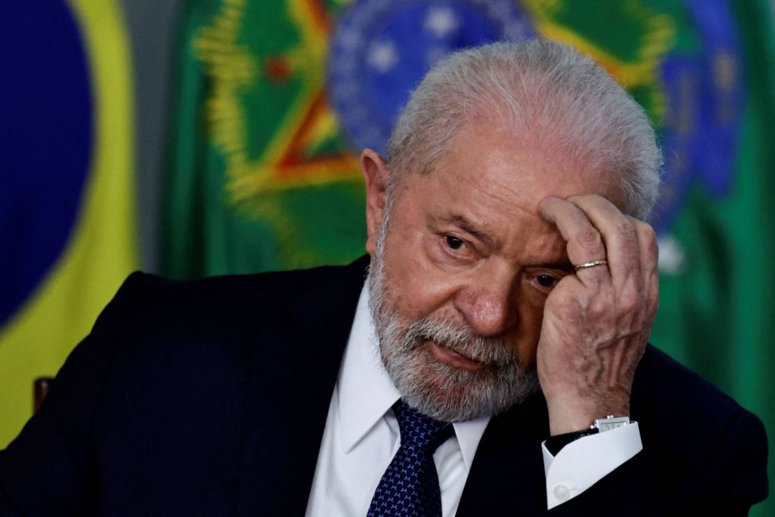 Lula adia viagem ao Chile para acompanhar de perto situação no RS