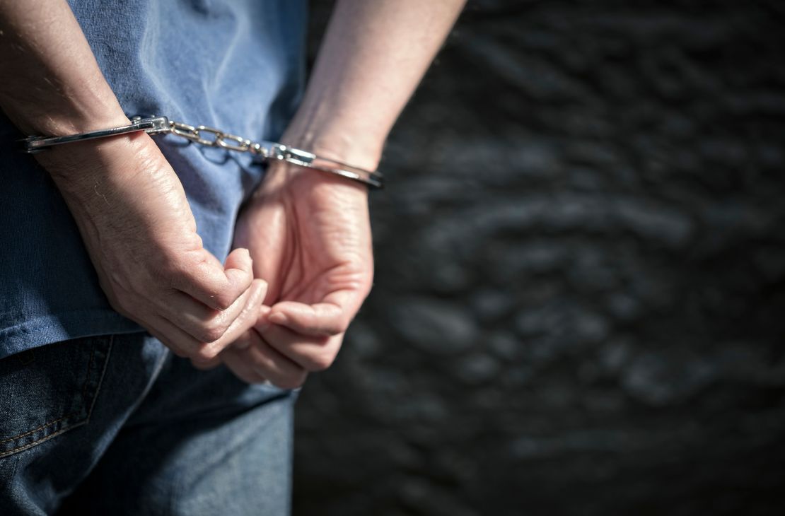 Bancário que tentou matar esposa atropelada é preso em clínica psiquiátrica