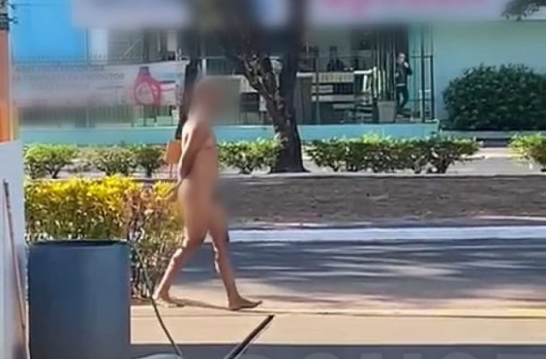 Homem é flagrado caminhando totalmente nu em avenida da área Central de Três Lagoas