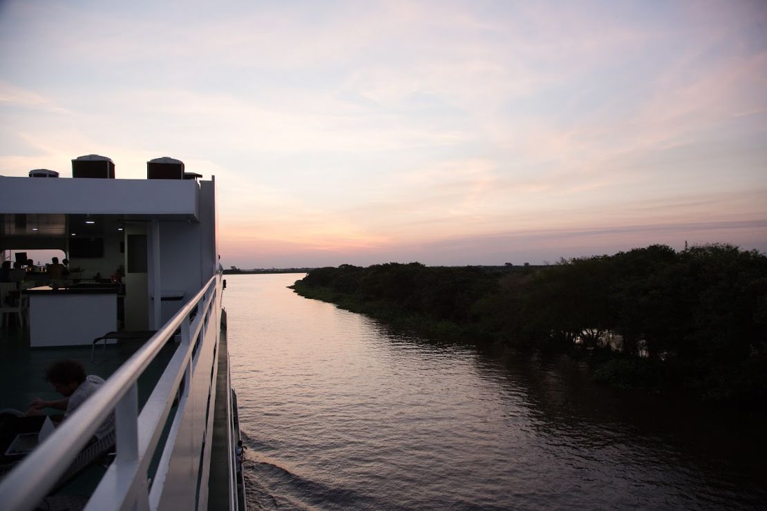 Rio extenso e milhões na economia: turismo no Pantanal atrai visitantes do mundo