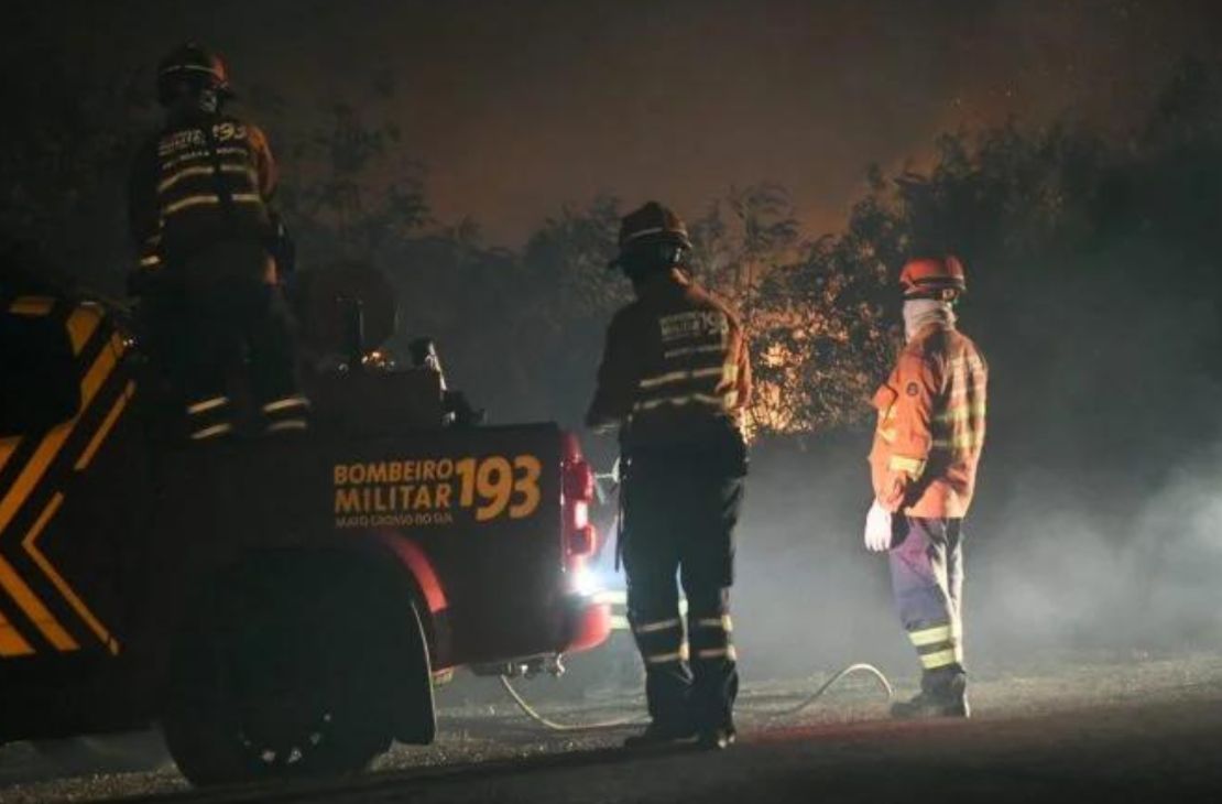 Bombeiros de MS continuam trabalho para conter incêndios em diferentes áreas do Pantanal