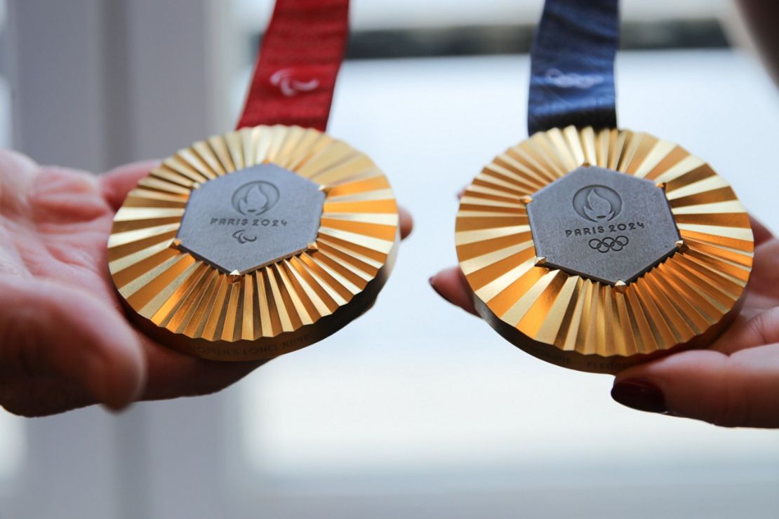 Brasileiro é condenado em Paris por vender medalhas falsas da Olimpíada
