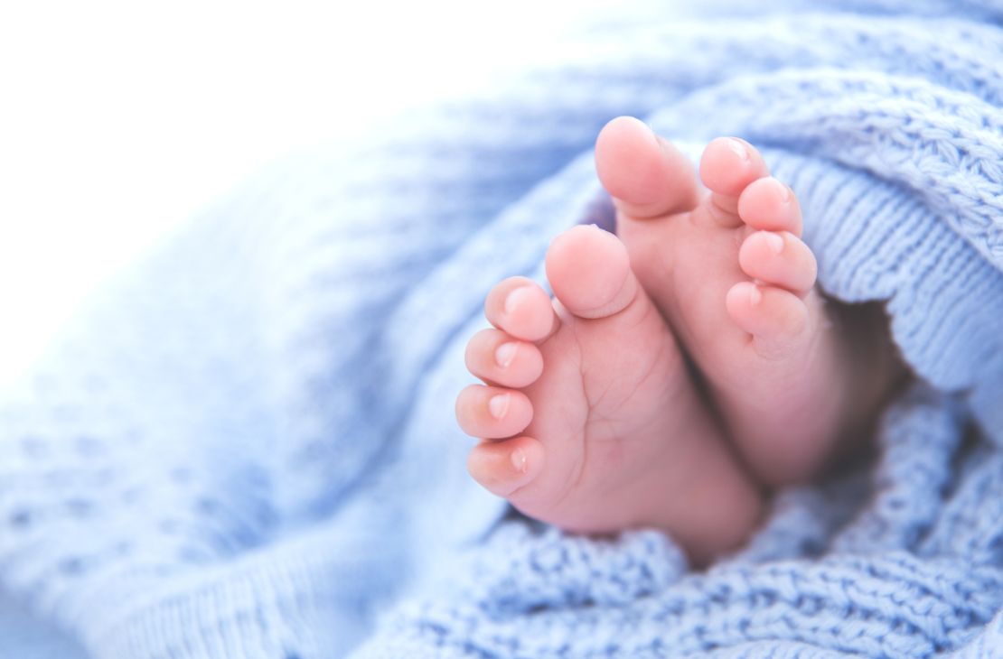 Mãe é presa após tentar afogar bebê de 8 meses em São Gabriel do Oeste