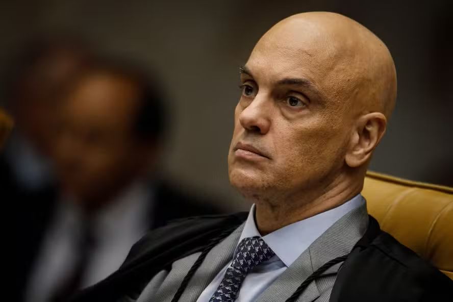 Moraes pede comprovação de novos representantes do X no Brasil