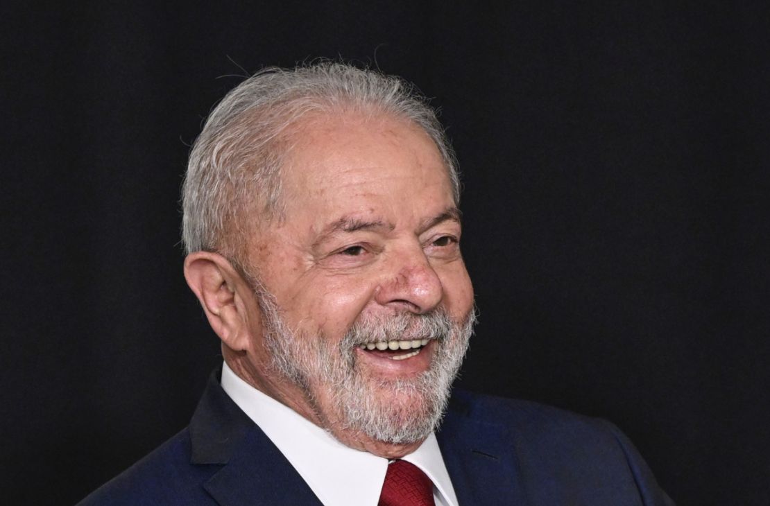 Após troca de aeronave, Lula retorna ao Brasil