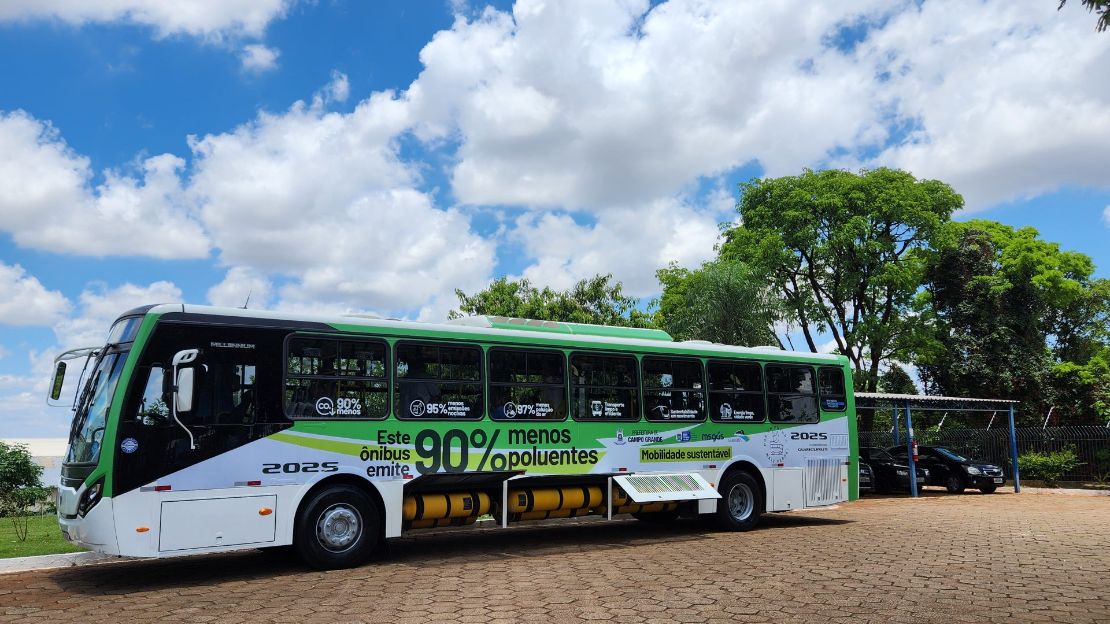 Governo do Estado firma parcerias e ônibus movido 100% a GNV começa a ser testado em MS