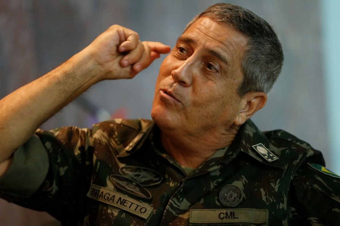 Polícia Federal prende Braga Netto