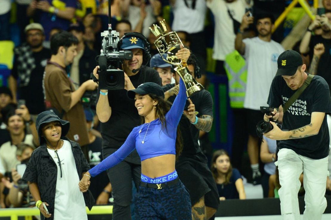 Rayssa Leal vence no fim e se torna tricampeã mundial de skate street