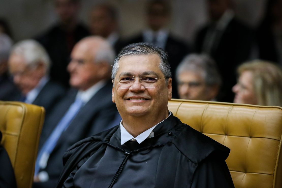 Dino suspende pagamento de R$ 4,2 bilhões em emendas