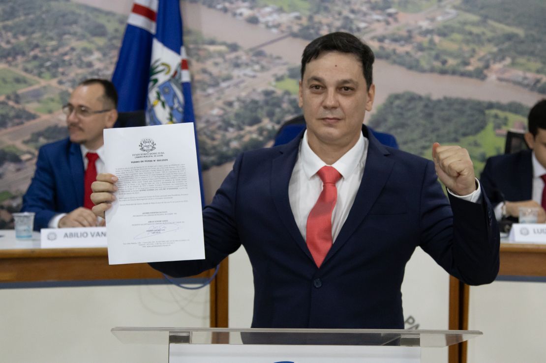 Johnny Guerra Gai toma posse como vereador em Coxim, MS, reafirmando compromisso com a população