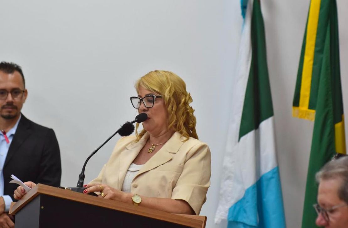 Clarice Ewerling assume como primeira prefeita de Sonora