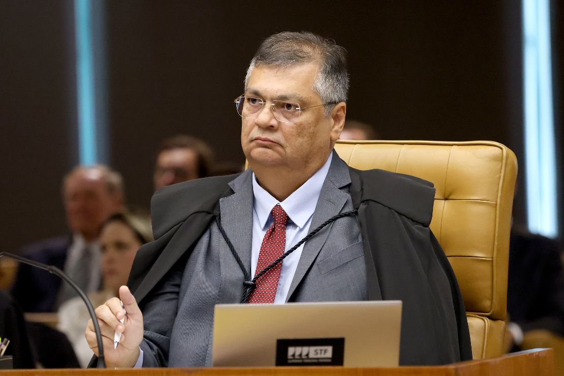 Dino manda suspender repasses de emendas a 13 ONGs por falta de transparência