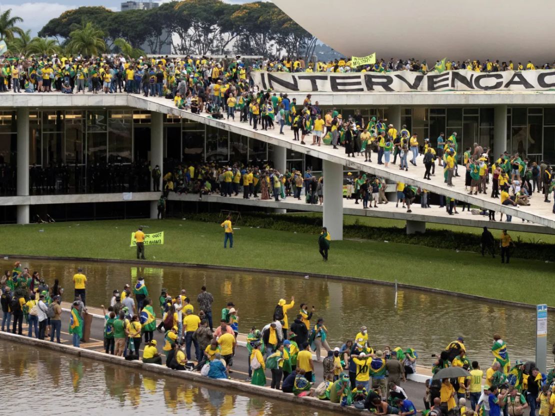 86% dos brasileiros desaprovam invasões do 8 de janeiro, diz Quaest