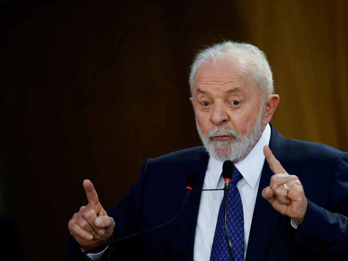 Lula sanciona hoje proibição de celulares nas escolas