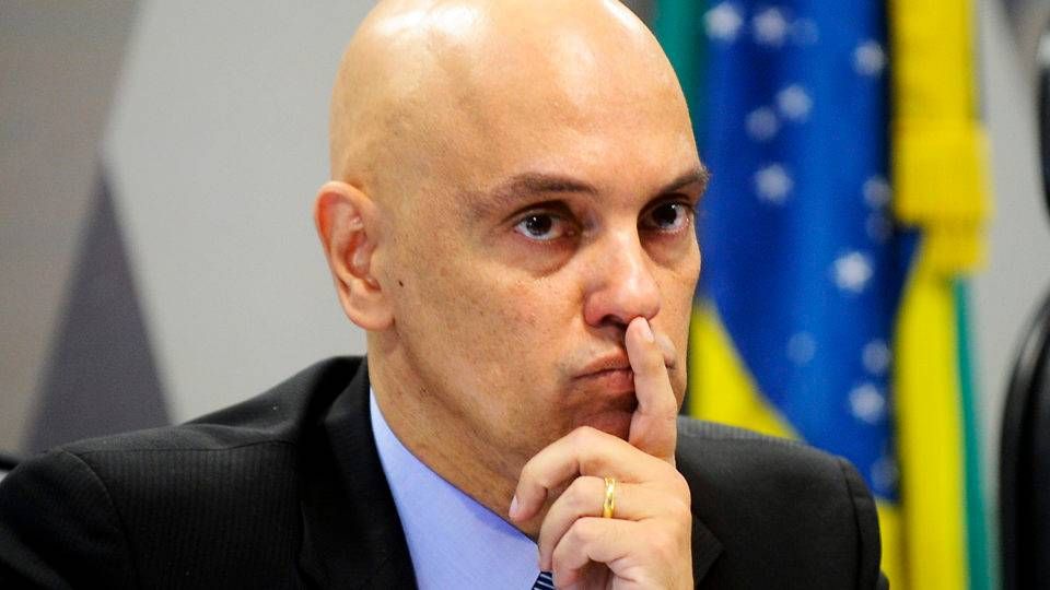Alexandre de Moraes nega pela quarta vez devolução do passaporte de Jair Bolsonaro e ex-presidente não participará da posse de Trump