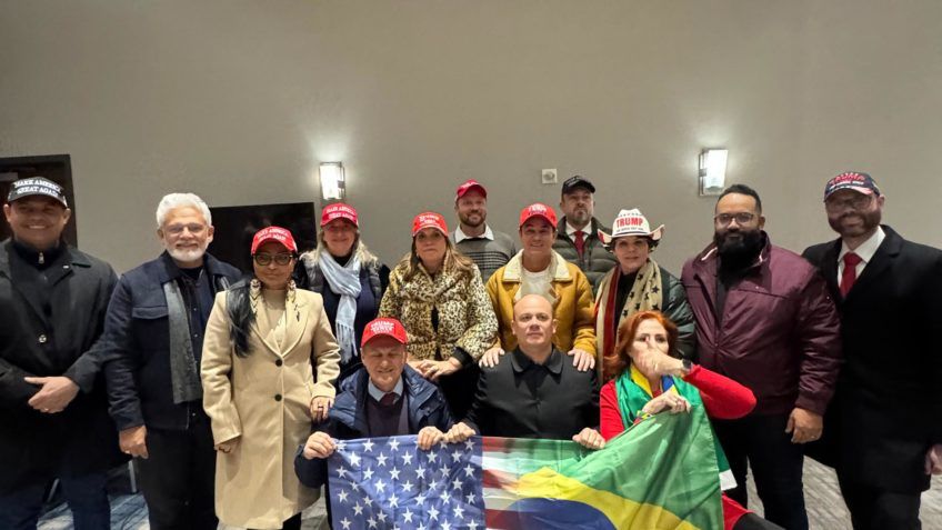 Comitiva da oposição acompanha posse de Trump pela TV em hotel nos EUA
