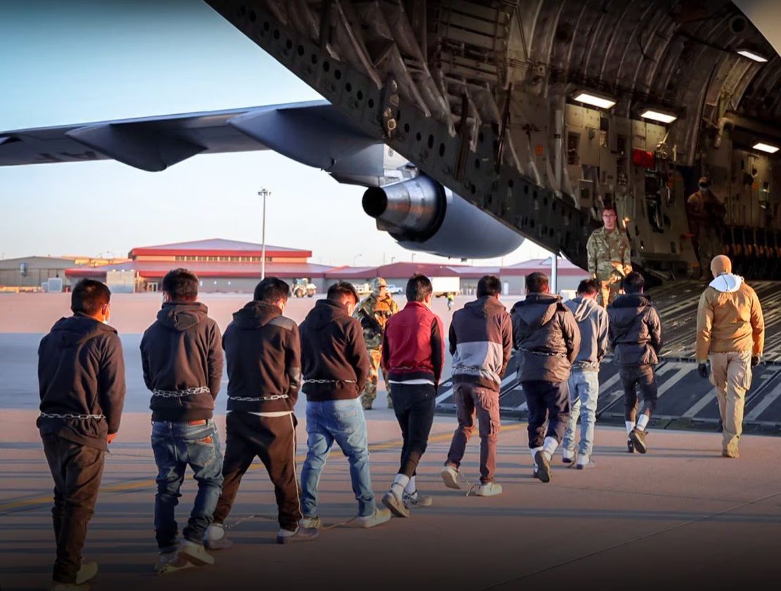 Brasileiros deportados dos EUA denunciam maus-ratos, e Governo Brasileiro age em defesa