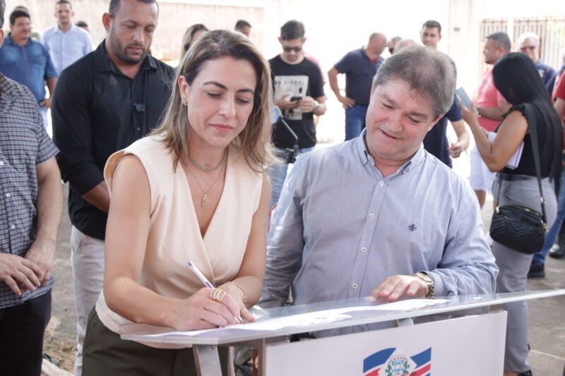 Senadora Soraya assina ordem de serviço para construção de UBS em Coxim