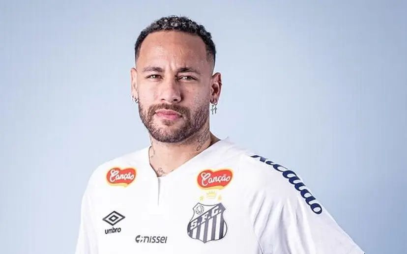 Neymar compra mansão milionária com piscina de borda infinita