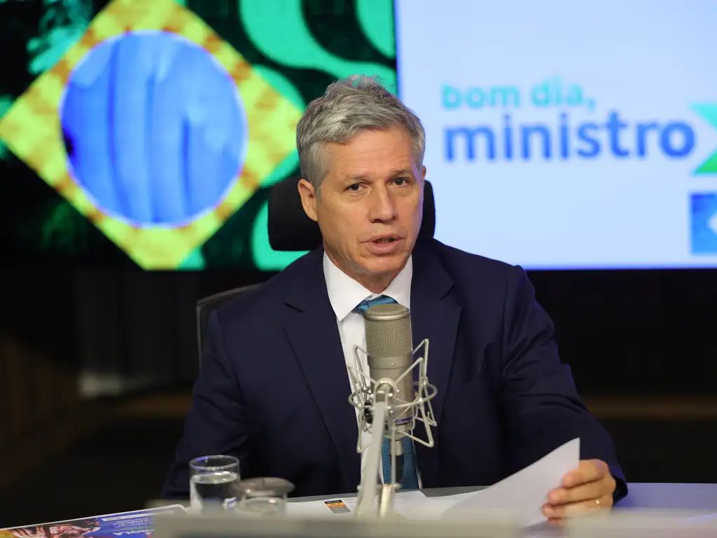Alimentos estão mais baratos, mas preços devem cair mais, diz ministro