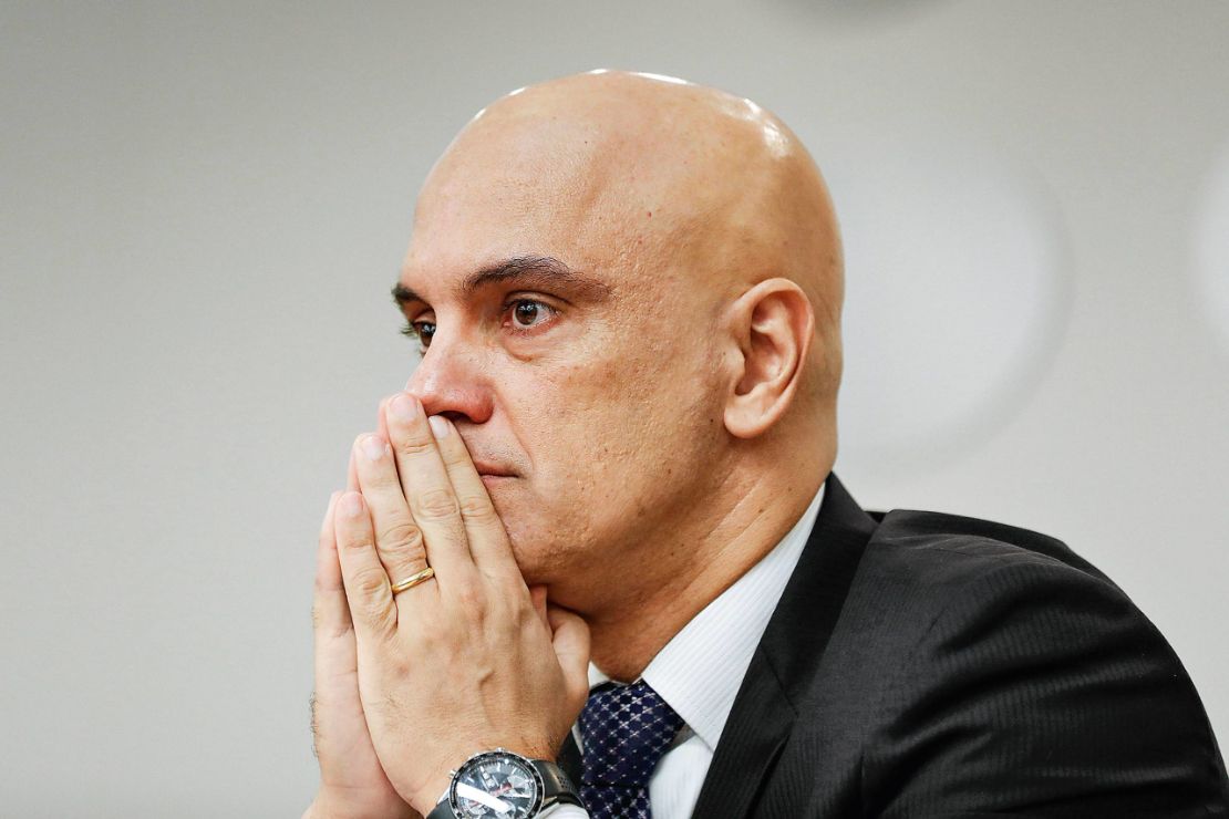 Conta de Alexandre de Moraes fica indisponível no X