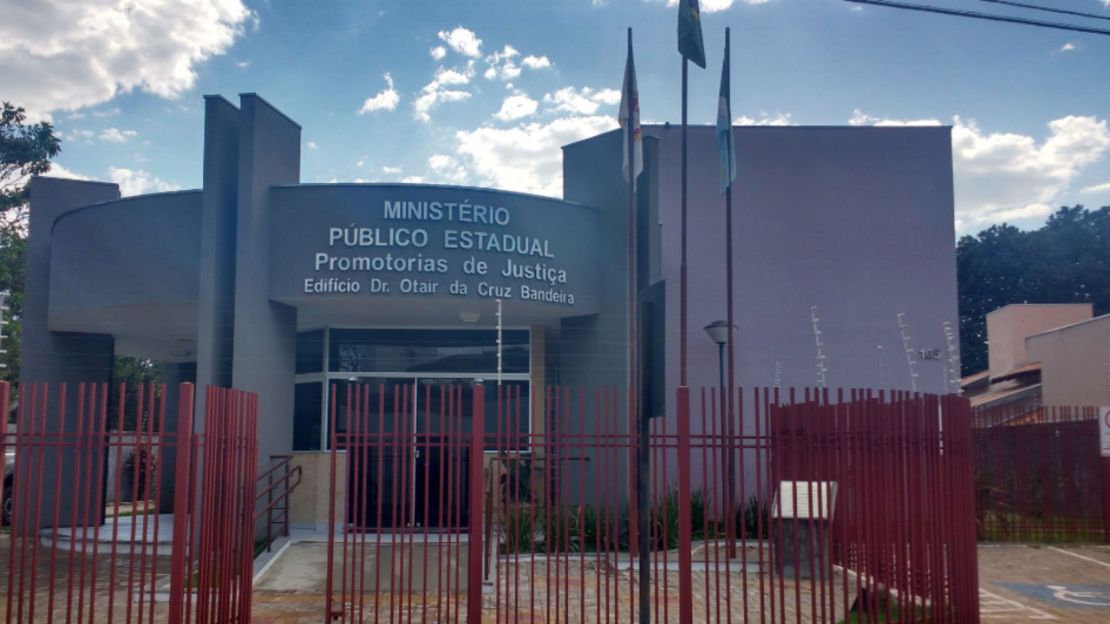 Coxim assina acordo para corrigir irregularidades na Regularização Fundiária