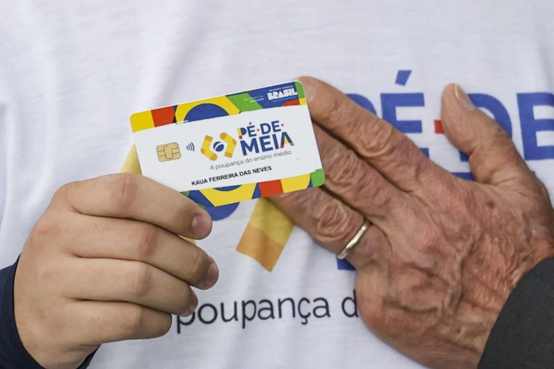 Governo faz acordo para incluir Pé-de-Meia e Vale Gás no orçamento