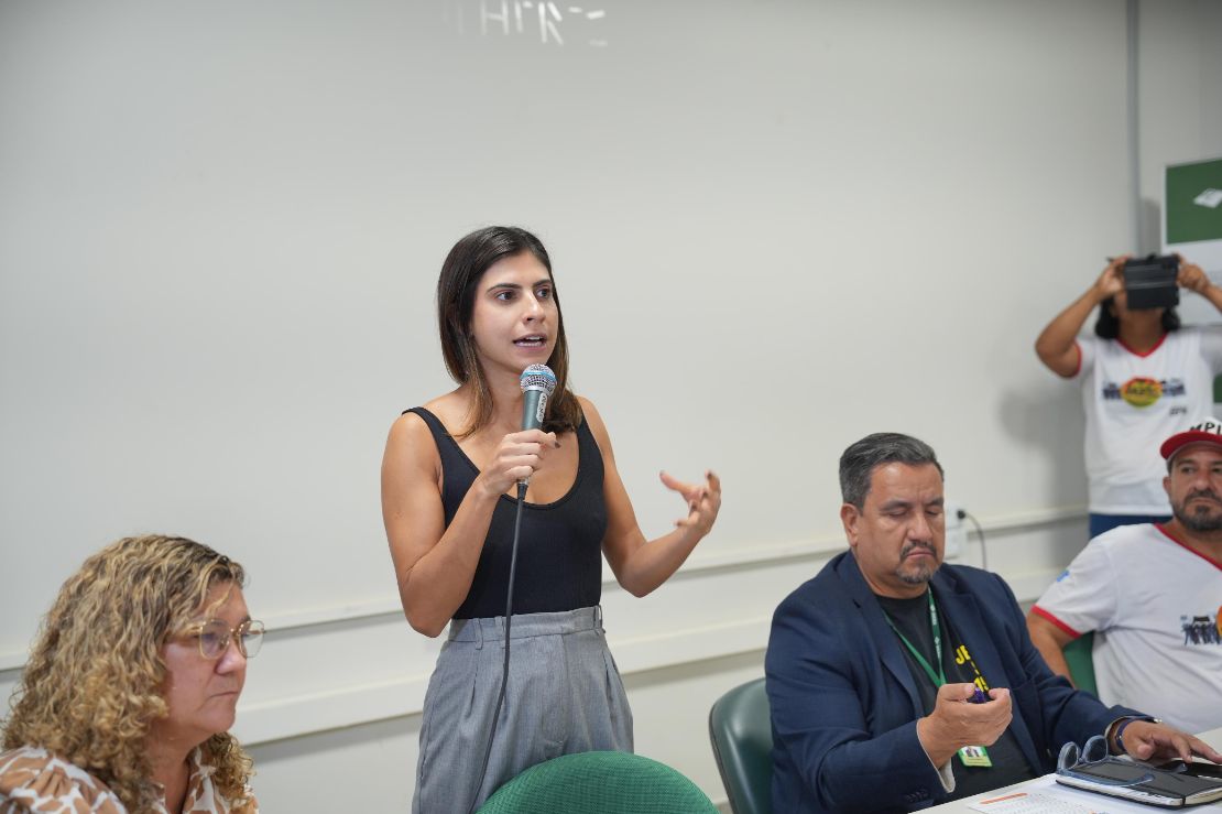 Deputada Camila Jara se reúne com assentados