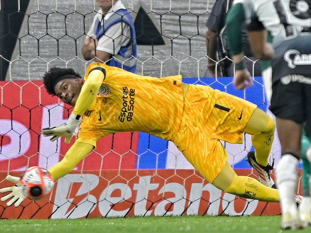 Nas mãos de Hugo Souza, Corinthians bate Palmeiras e é campeão paulista