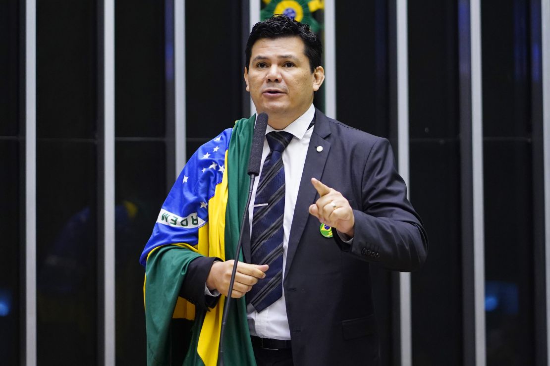 AGU pede investigação de deputado por declarações contra Lula