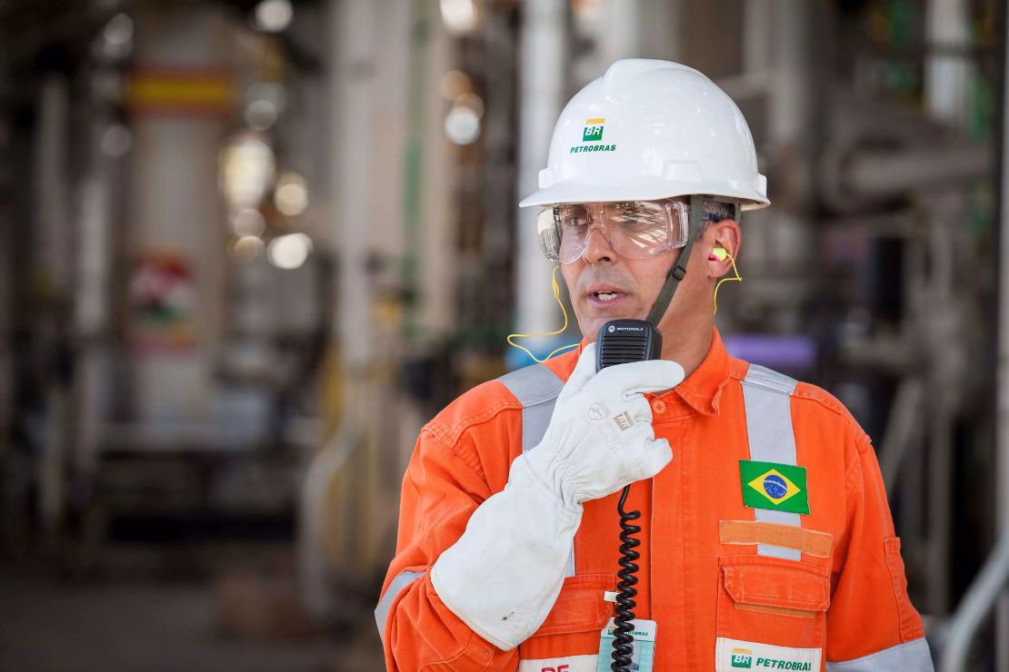 Petrobras vai reduzir preço do diesel às distribuidoras a partir de sexta